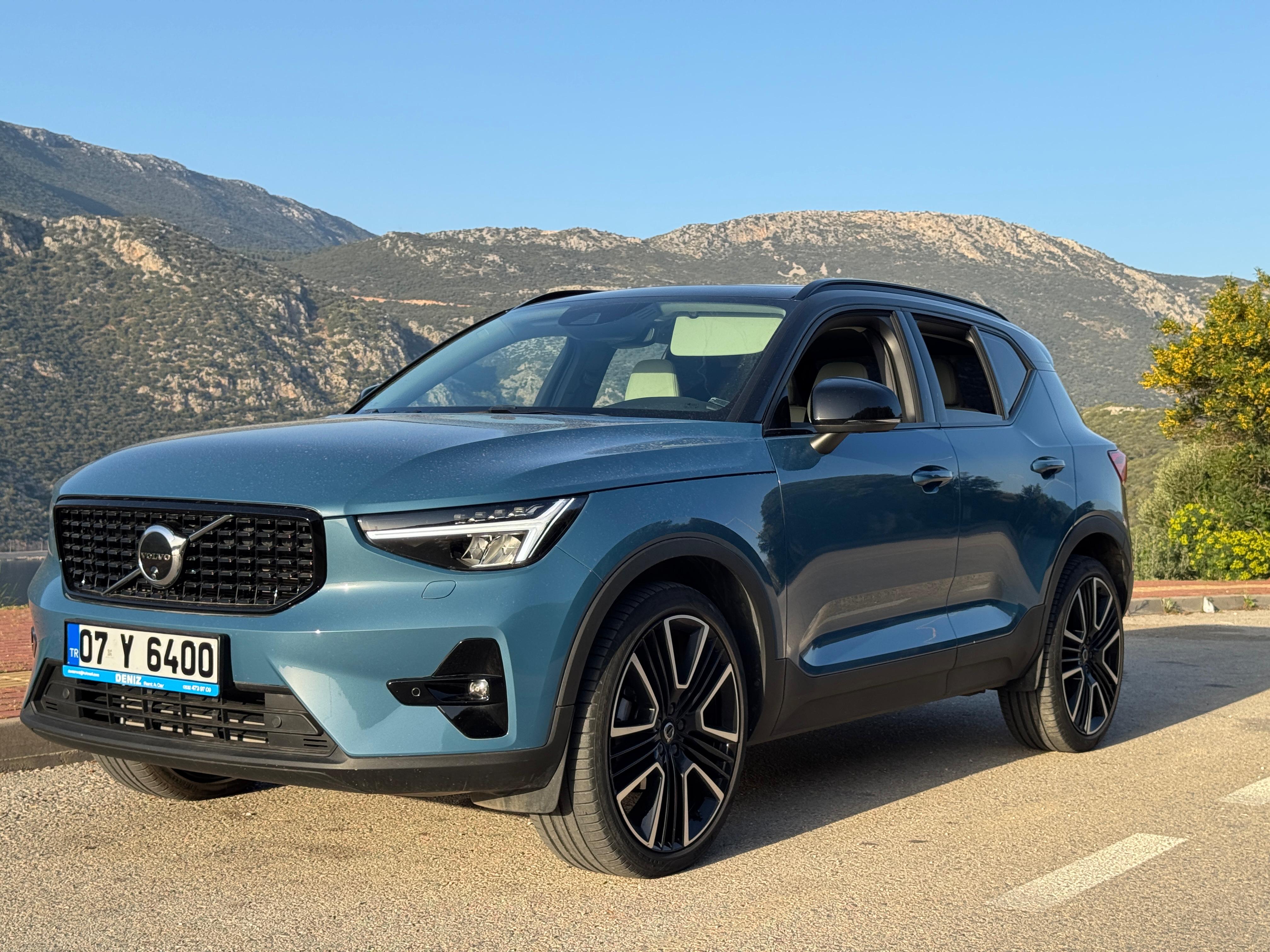 VOLVO XC40